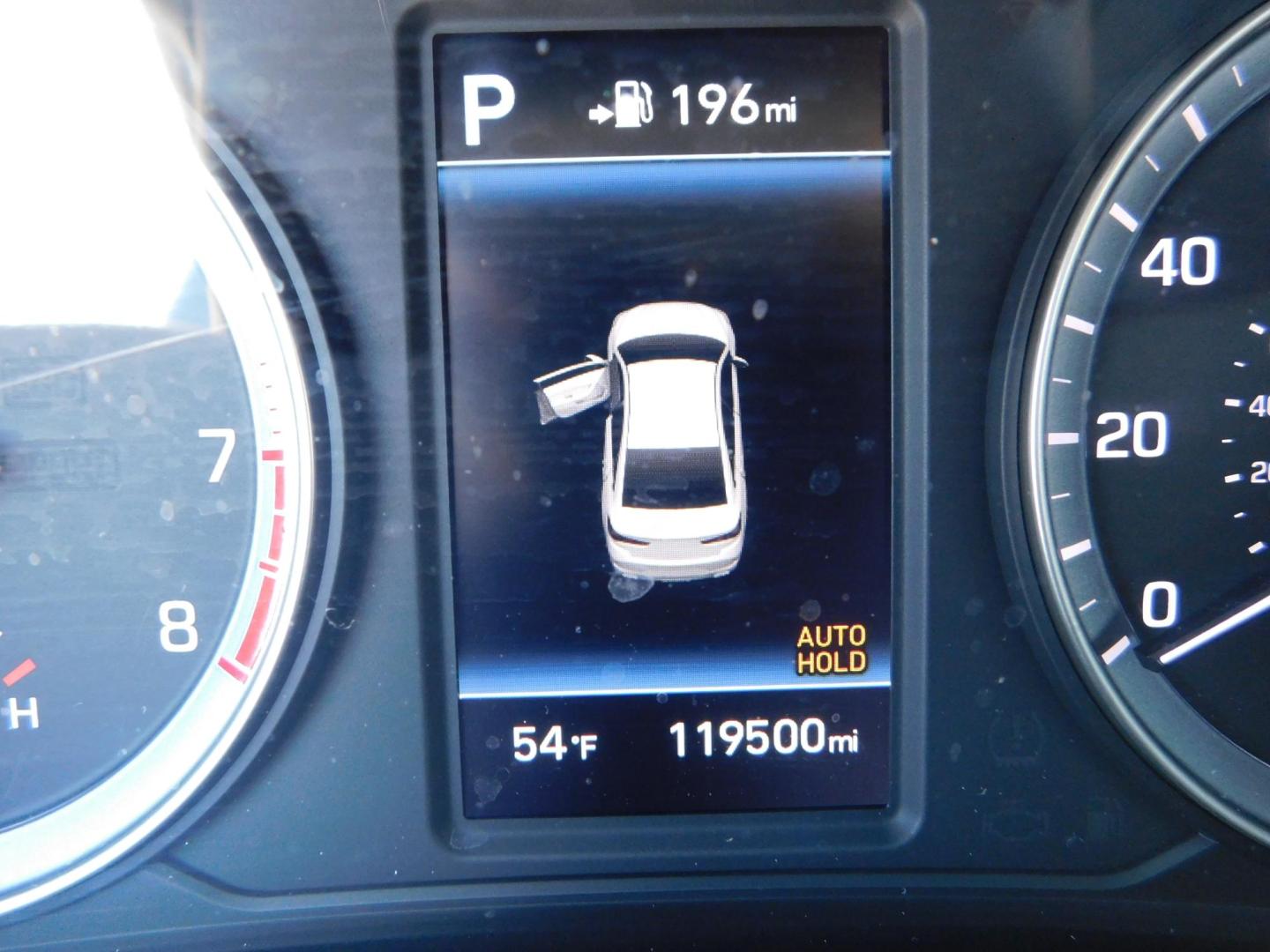 2018 WHITE Hyundai Sonata Sport (5NPE34AF0JH) with an 2.4L L4 DOHC 16V engine, 6A transmission, located at 2121 Burlington St, North Kansas City, MO, 64116, (816) 556-0707, 39.144707, -94.581978 - Photo#5