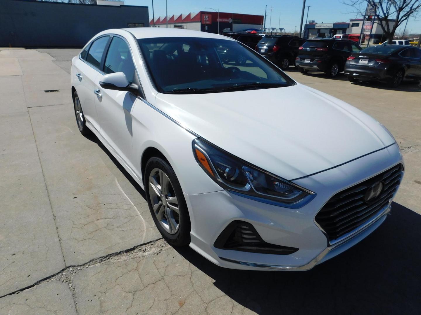 2018 WHITE Hyundai Sonata Sport (5NPE34AF0JH) with an 2.4L L4 DOHC 16V engine, 6A transmission, located at 2121 Burlington St, North Kansas City, MO, 64116, (816) 556-0707, 39.144707, -94.581978 - Photo#9