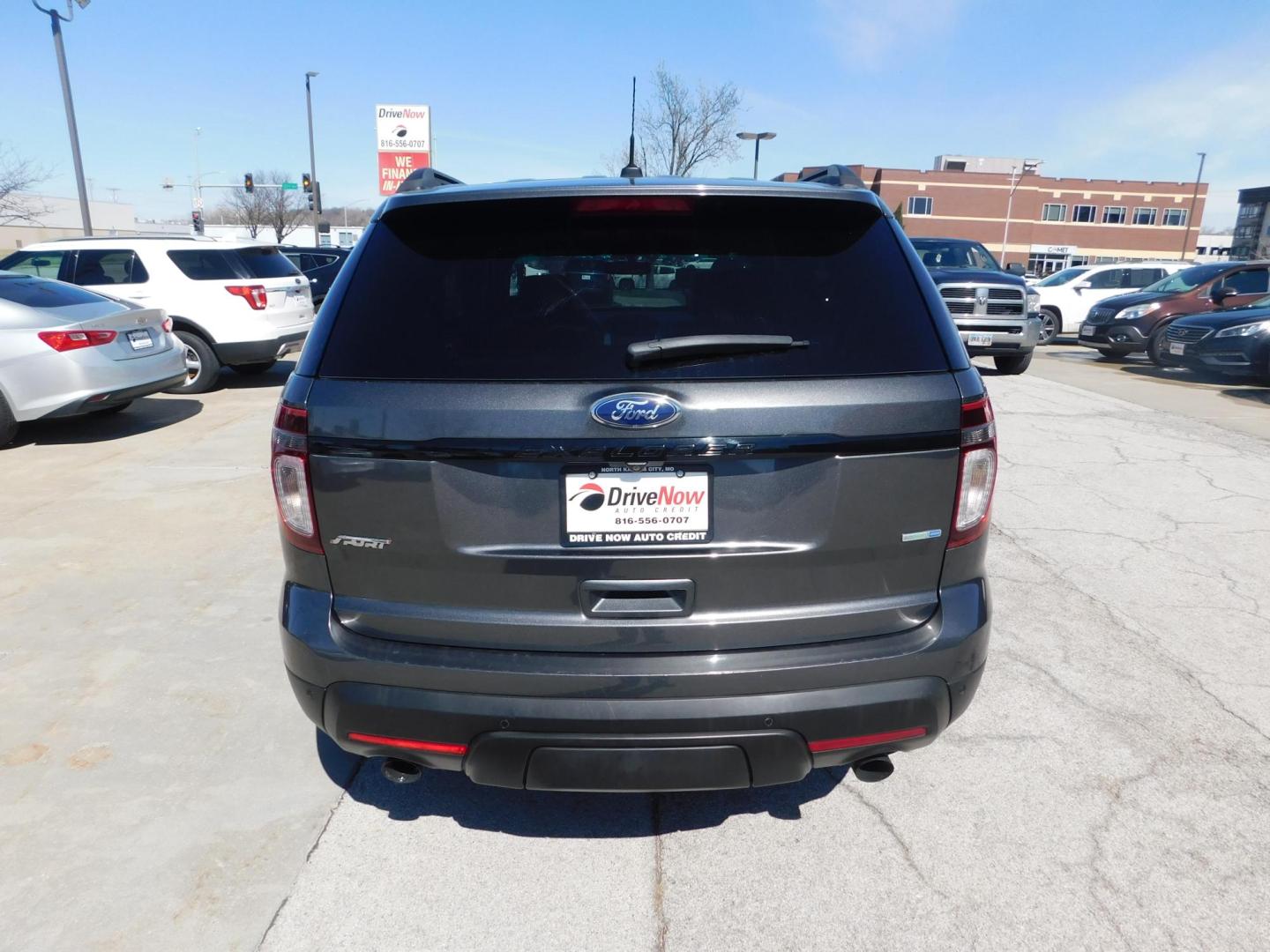 2015 GRAY Ford Explorer Sport 4WD (1FM5K8GT6FG) with an 3.5L V6 DOHC 24V engine, 6-Speed Automatic transmission, located at 2121 Burlington St, North Kansas City, MO, 64116, (816) 556-0707, 39.144707, -94.581978 - Photo#11