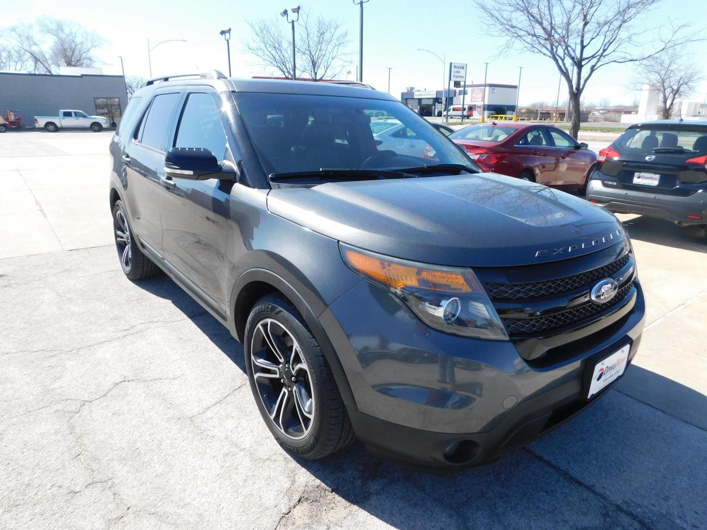 2015 GRAY Ford Explorer Sport 4WD (1FM5K8GT6FG) with an 3.5L V6 DOHC 24V engine, 6-Speed Automatic transmission, located at 2121 Burlington St, North Kansas City, MO, 64116, (816) 556-0707, 39.144707, -94.581978 - Photo#12