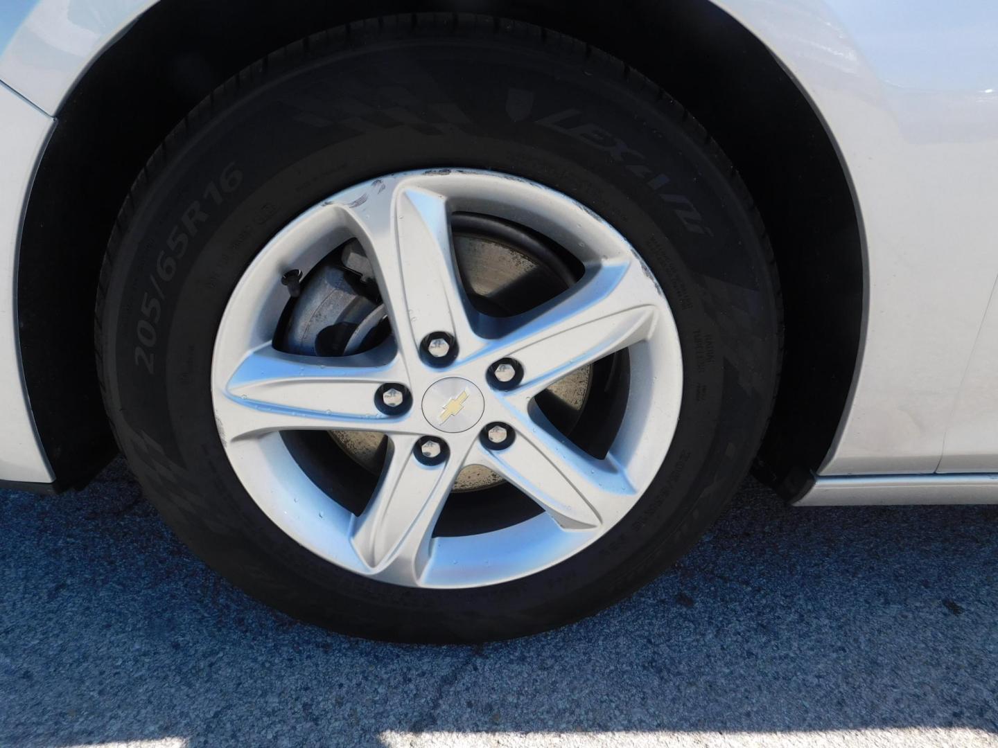 2020 SILVER Chevrolet Malibu 1FL (1G1ZC5ST6LF) with an 1.5L L4 DOHC 16V engine, 6A transmission, located at 2121 Burlington St, North Kansas City, MO, 64116, (816) 556-0707, 39.144707, -94.581978 - Photo#1