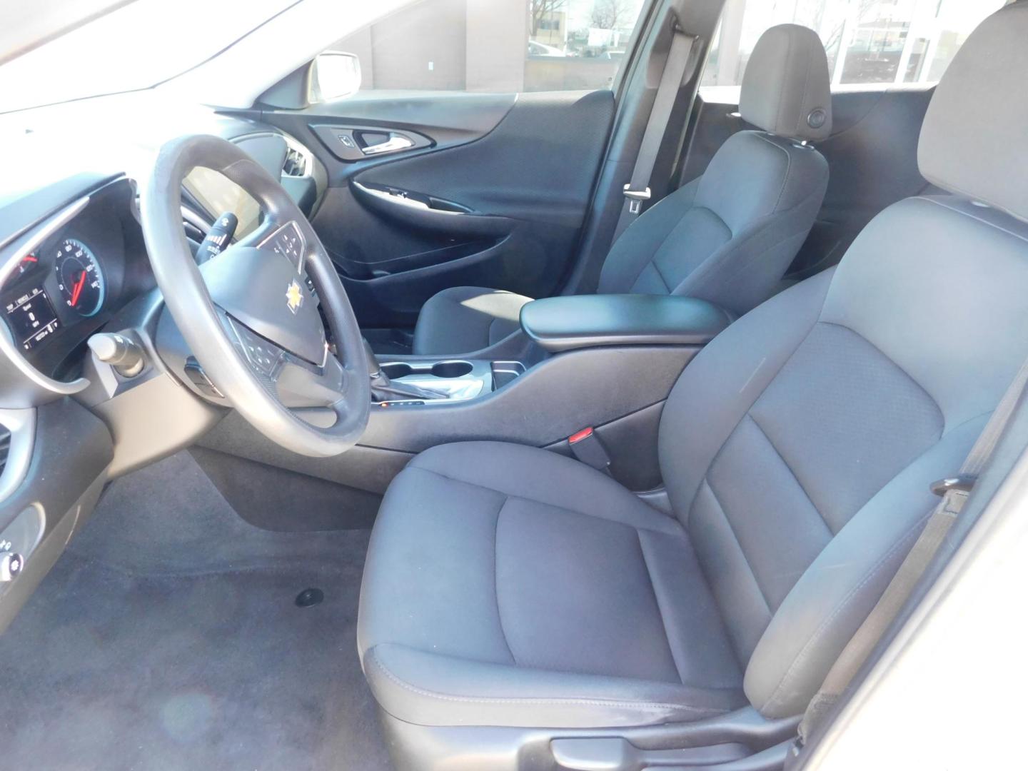 2020 SILVER Chevrolet Malibu 1FL (1G1ZC5ST6LF) with an 1.5L L4 DOHC 16V engine, 6A transmission, located at 2121 Burlington St, North Kansas City, MO, 64116, (816) 556-0707, 39.144707, -94.581978 - Photo#2