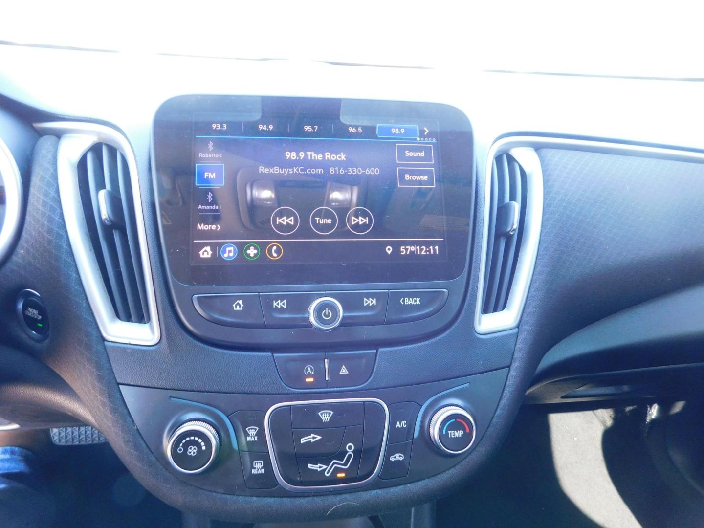 2020 SILVER Chevrolet Malibu 1FL (1G1ZC5ST6LF) with an 1.5L L4 DOHC 16V engine, 6A transmission, located at 2121 Burlington St, North Kansas City, MO, 64116, (816) 556-0707, 39.144707, -94.581978 - Photo#3