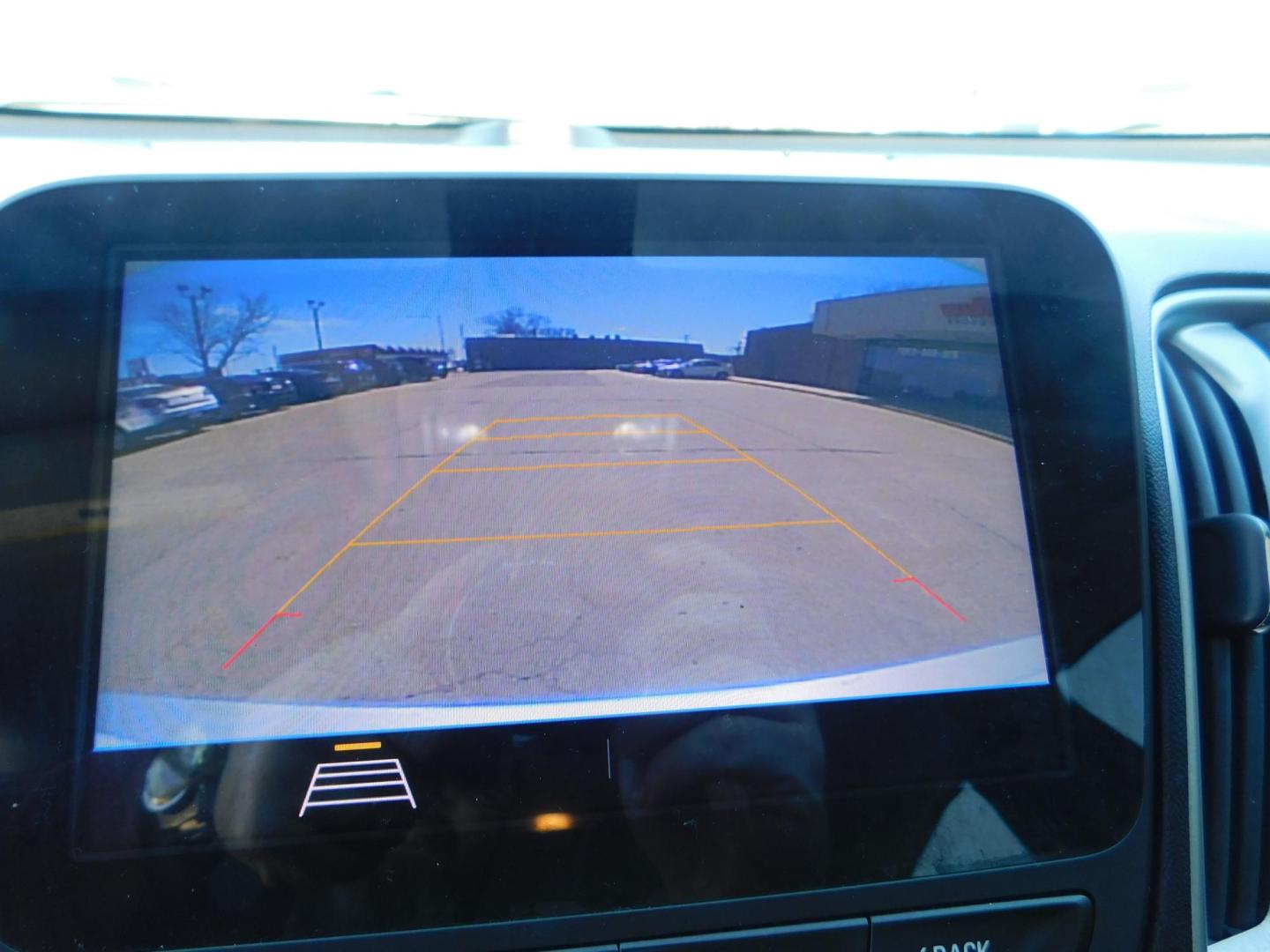 2020 SILVER Chevrolet Malibu 1FL (1G1ZC5ST6LF) with an 1.5L L4 DOHC 16V engine, 6A transmission, located at 2121 Burlington St, North Kansas City, MO, 64116, (816) 556-0707, 39.144707, -94.581978 - Photo#4