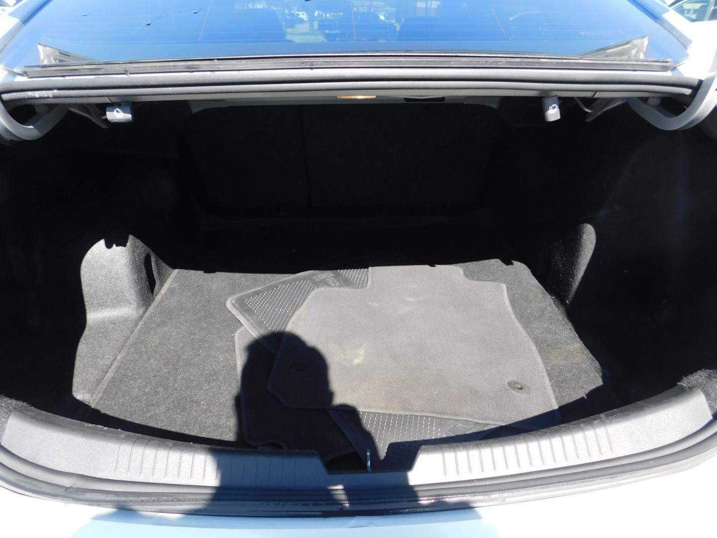 2020 SILVER Chevrolet Malibu 1FL (1G1ZC5ST6LF) with an 1.5L L4 DOHC 16V engine, 6A transmission, located at 2121 Burlington St, North Kansas City, MO, 64116, (816) 556-0707, 39.144707, -94.581978 - Photo#7