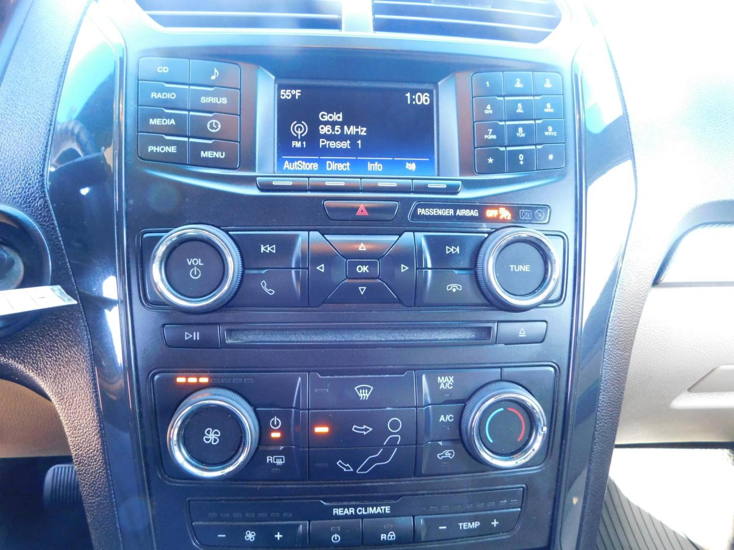 2016 BLUE Ford Explorer Base FWD (1FM5K7B84GG) with an 3.5L V6 DOHC 24V engine, 6A transmission, located at 2121 Burlington St, North Kansas City, MO, 64116, (816) 556-0707, 39.144707, -94.581978 - Photo#3