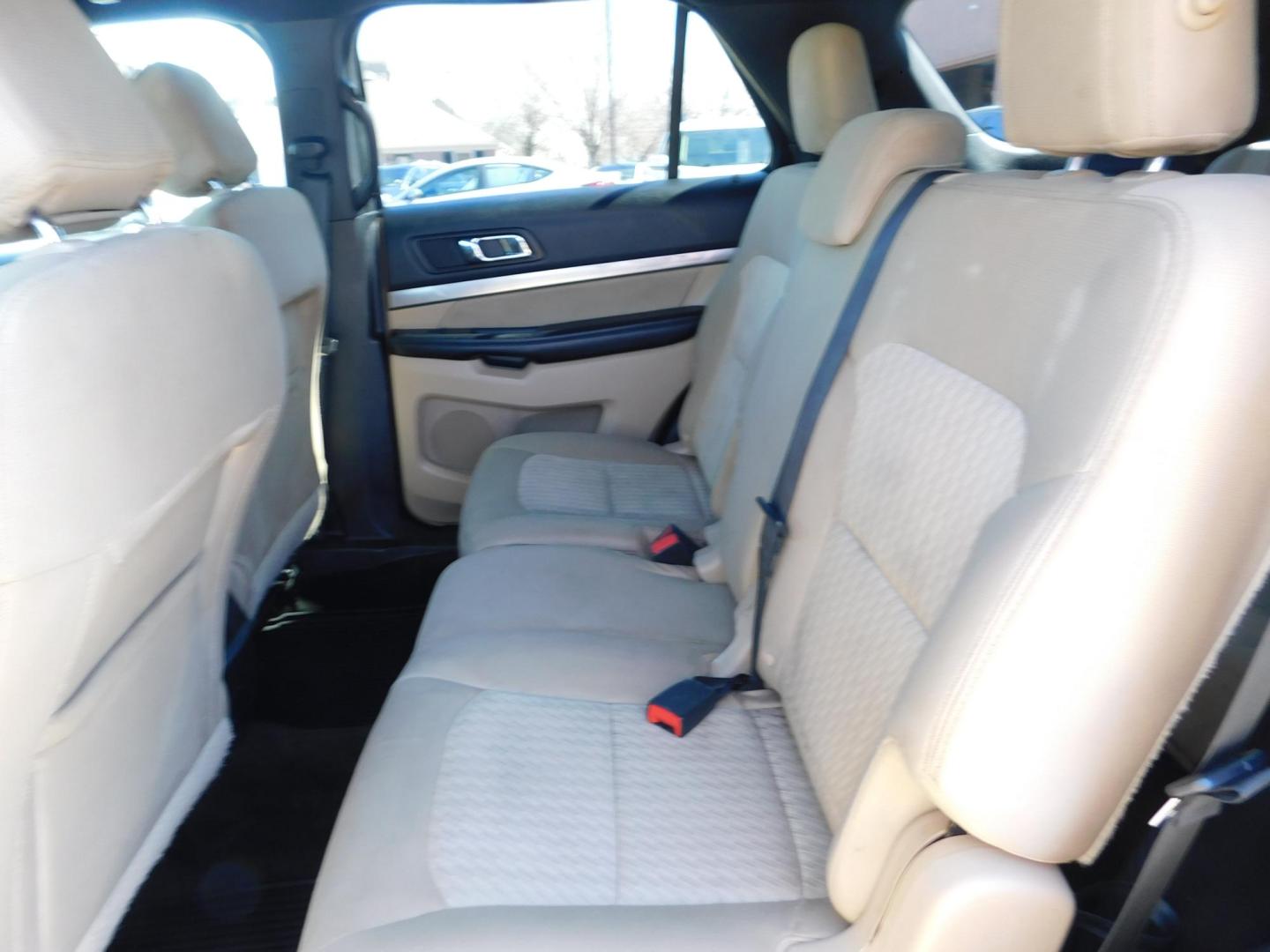 2016 BLUE Ford Explorer Base FWD (1FM5K7B84GG) with an 3.5L V6 DOHC 24V engine, 6A transmission, located at 2121 Burlington St, North Kansas City, MO, 64116, (816) 556-0707, 39.144707, -94.581978 - Photo#6