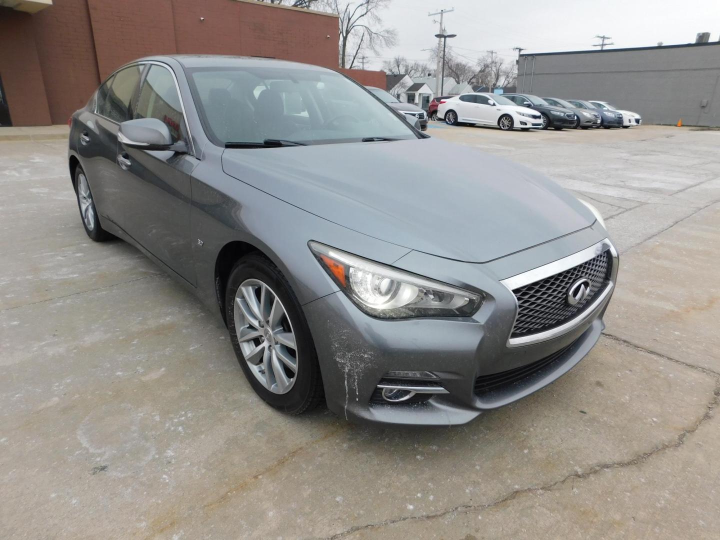 2015 SILVER Infiniti Q50 Base AWD (JN1BV7AR6FM) with an 3.7L V6 DOHC 24V HYBRID engine, 7-Speed Automatic transmission, located at 2121 Burlington St, North Kansas City, MO, 64116, (816) 556-0707, 39.144707, -94.581978 - Photo#10