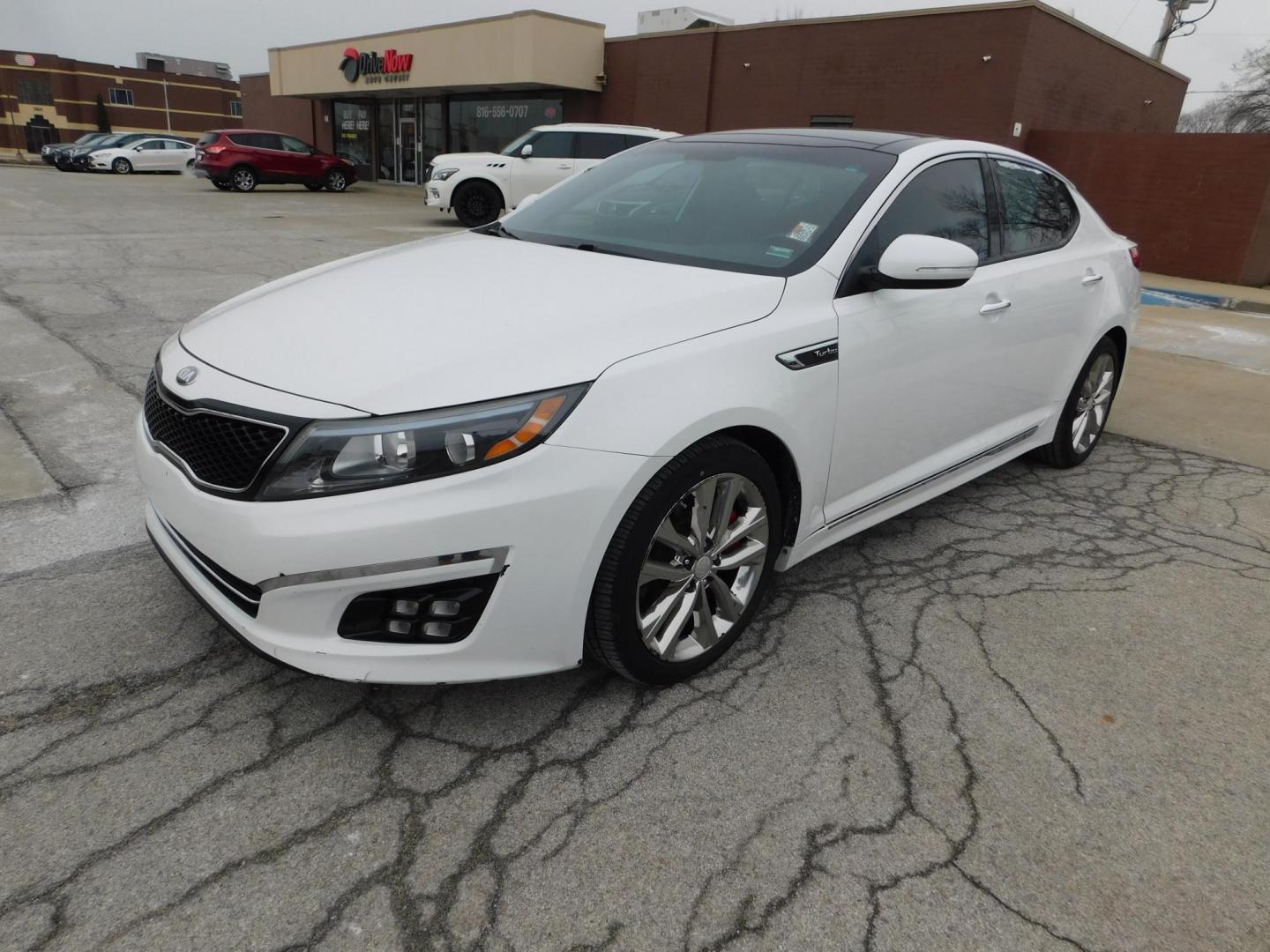 2015 WHITE Kia Optima SX Turbo (5XXGR4A67FG) with an 2.0L L4 DOHC 16V TURBO engine, 6-Speed Automatic transmission, located at 2121 Burlington St, North Kansas City, MO, 64116, (816) 556-0707, 39.144707, -94.581978 - Photo#0
