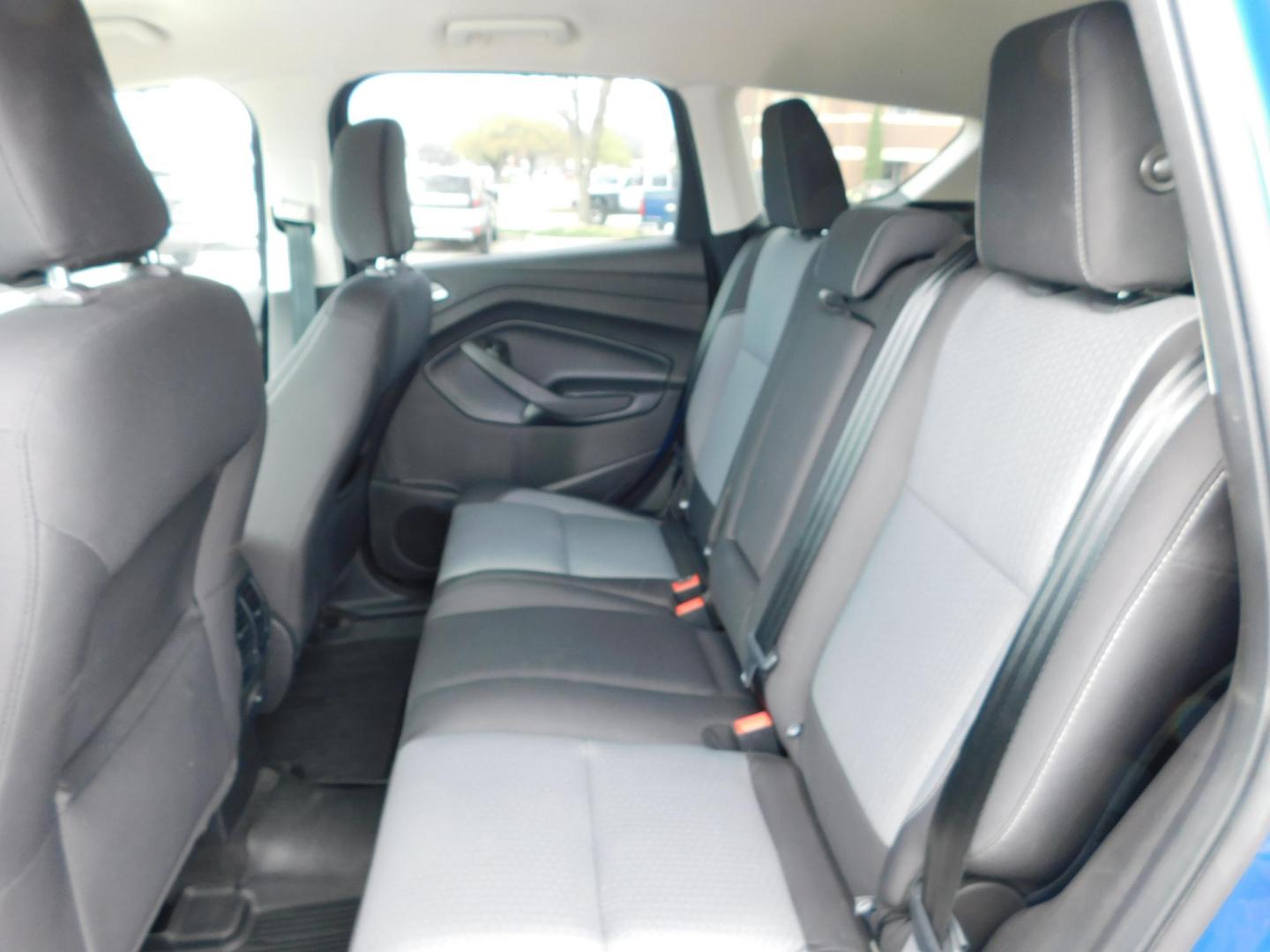 2018 BLUE Ford Escape SE FWD (1FMCU0GD9JU) with an 1.5L L4 DOHC 16V engine, 6A transmission, located at 2121 Burlington St, North Kansas City, MO, 64116, (816) 556-0707, 39.144707, -94.581978 - Photo#6