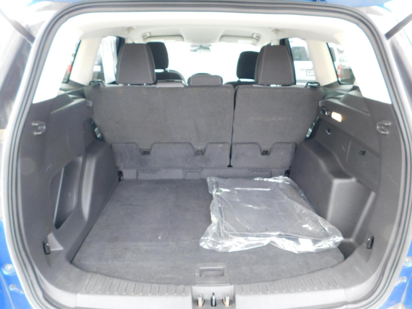 2018 BLUE Ford Escape SE FWD (1FMCU0GD9JU) with an 1.5L L4 DOHC 16V engine, 6A transmission, located at 2121 Burlington St, North Kansas City, MO, 64116, (816) 556-0707, 39.144707, -94.581978 - Photo#7