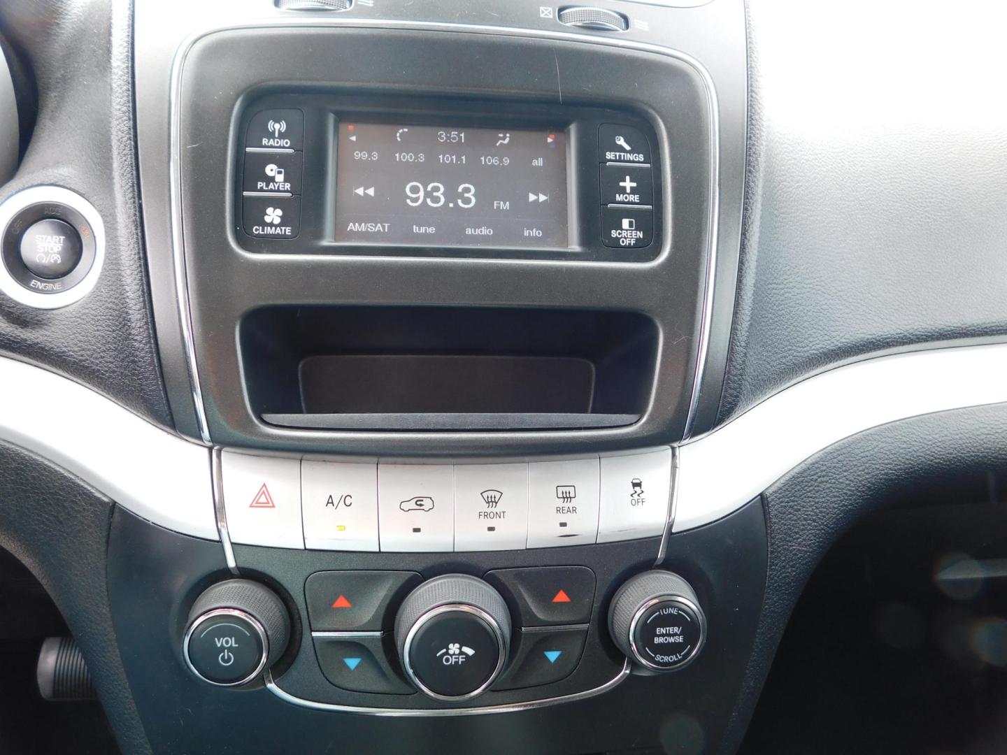 2014 GRAY Dodge Journey SXT AWD (3C4PDDBG2ET) with an 3.6L V6 DOHC 24V engine, 6-Speed Automatic transmission, located at 2121 Burlington St, North Kansas City, MO, 64116, (816) 556-0707, 39.144707, -94.581978 - Photo#3