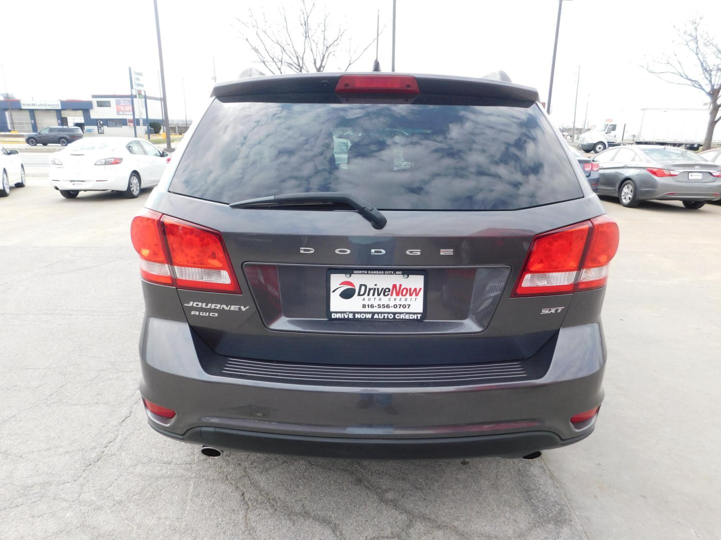 2014 GRAY Dodge Journey SXT AWD (3C4PDDBG2ET) with an 3.6L V6 DOHC 24V engine, 6-Speed Automatic transmission, located at 2121 Burlington St, North Kansas City, MO, 64116, (816) 556-0707, 39.144707, -94.581978 - Photo#8