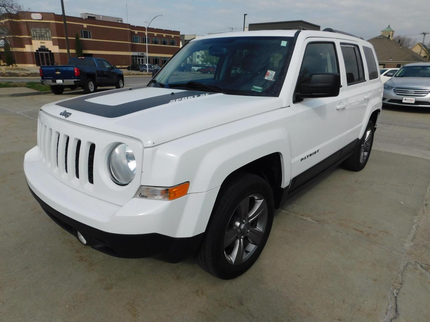 2016 WHITE Jeep Patriot Sport 2WD (1C4NJPBA2GD) with an 2.0L L4 DOHC 16V engine, located at 2121 Burlington St, North Kansas City, MO, 64116, (816) 556-0707, 39.144707, -94.581978 - Photo#0