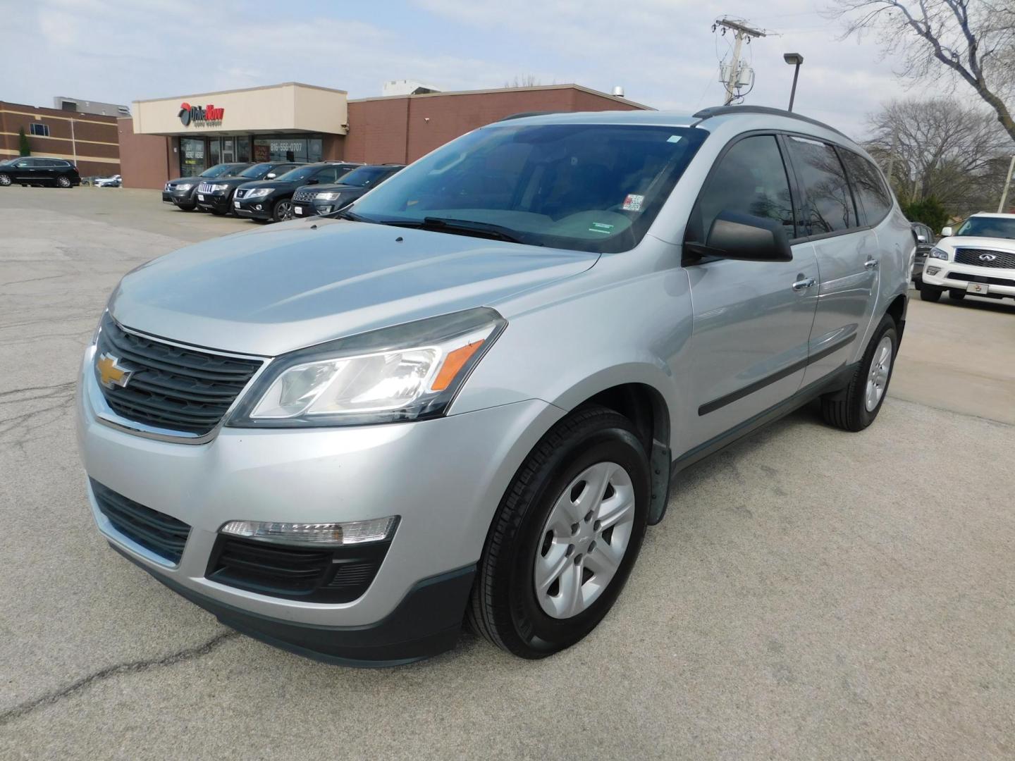 2013 SILVER Chevrolet Traverse LS FWD (1GNKRFKD0DJ) with an 3.6L V6 DOHC 24V engine, 6-Speed Automatic transmission, located at 2121 Burlington St, North Kansas City, MO, 64116, (816) 556-0707, 39.144707, -94.581978 - Photo#0