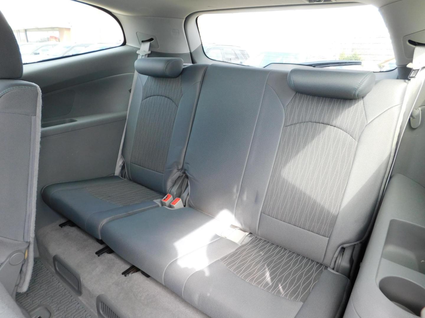 2013 SILVER Chevrolet Traverse LS FWD (1GNKRFKD0DJ) with an 3.6L V6 DOHC 24V engine, 6-Speed Automatic transmission, located at 2121 Burlington St, North Kansas City, MO, 64116, (816) 556-0707, 39.144707, -94.581978 - Photo#7