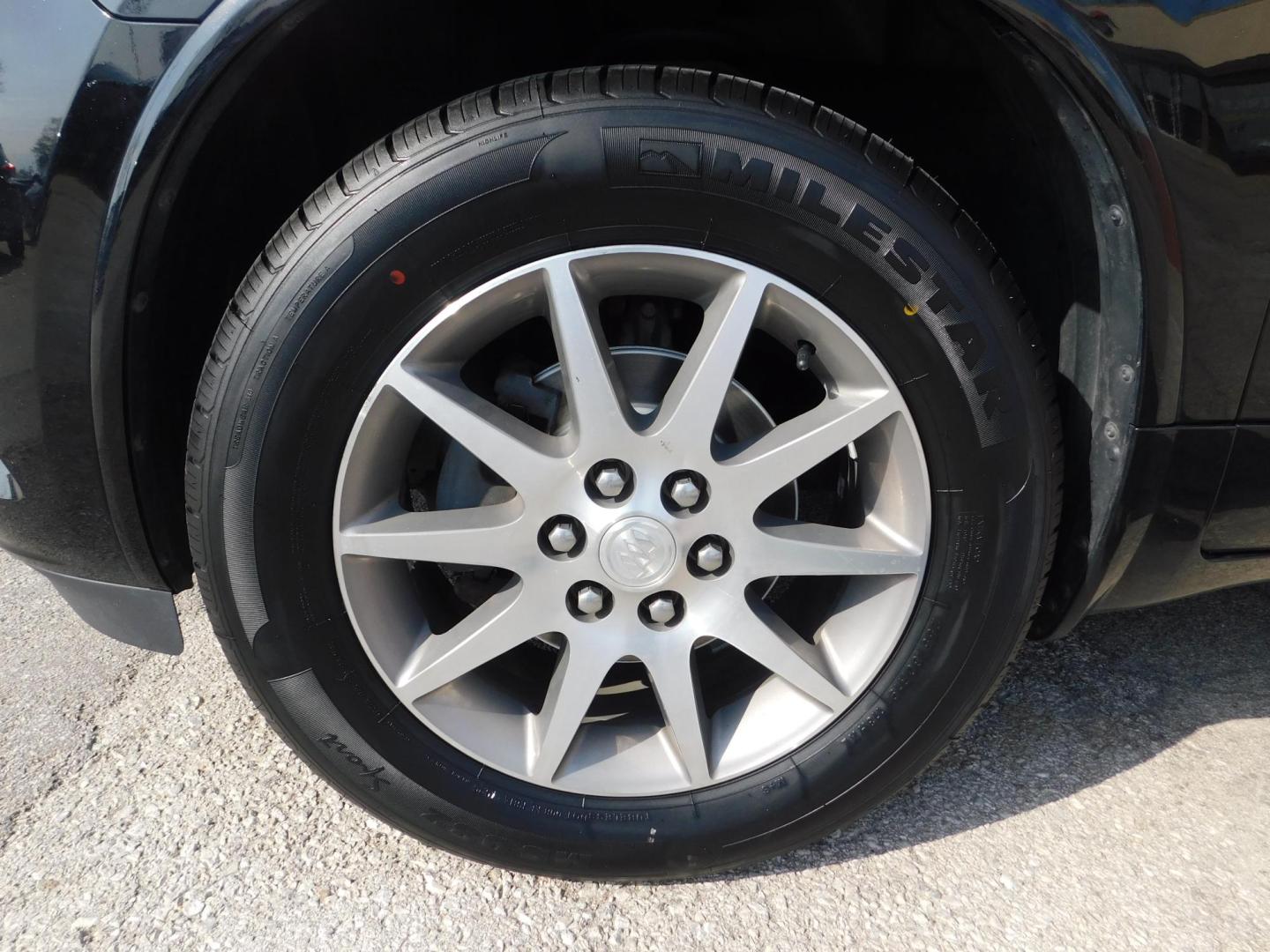 2017 BLACK Buick Enclave Convenience FWD (5GAKRAKDXHJ) with an 3.6L V6 DOHC 24V engine, 6A transmission, located at 2121 Burlington St, North Kansas City, MO, 64116, (816) 556-0707, 39.144707, -94.581978 - Photo#1