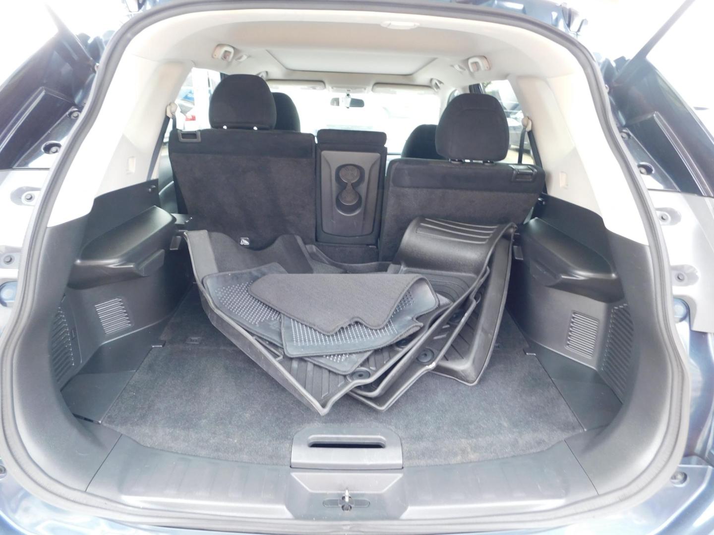 2015 BLUE Nissan Rogue S AWD (5N1AT2MV7FC) with an 2.5L L4 DOHC 16V engine, Continuously Variable Transmission transmission, located at 2121 Burlington St, North Kansas City, MO, 64116, (816) 556-0707, 39.144707, -94.581978 - Photo#8