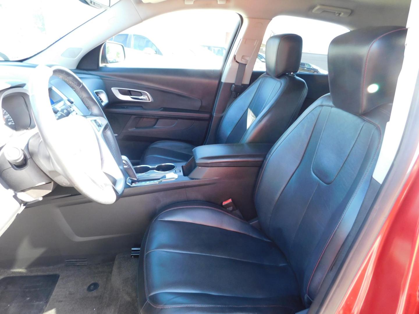 2011 RED Chevrolet Equinox 2LT AWD (2CNFLNE52B6) with an 3.0L V6 DOHC 24V engine, 6-Speed Automatic transmission, located at 2121 Burlington St, North Kansas City, MO, 64116, (816) 556-0707, 39.144707, -94.581978 - Photo#2