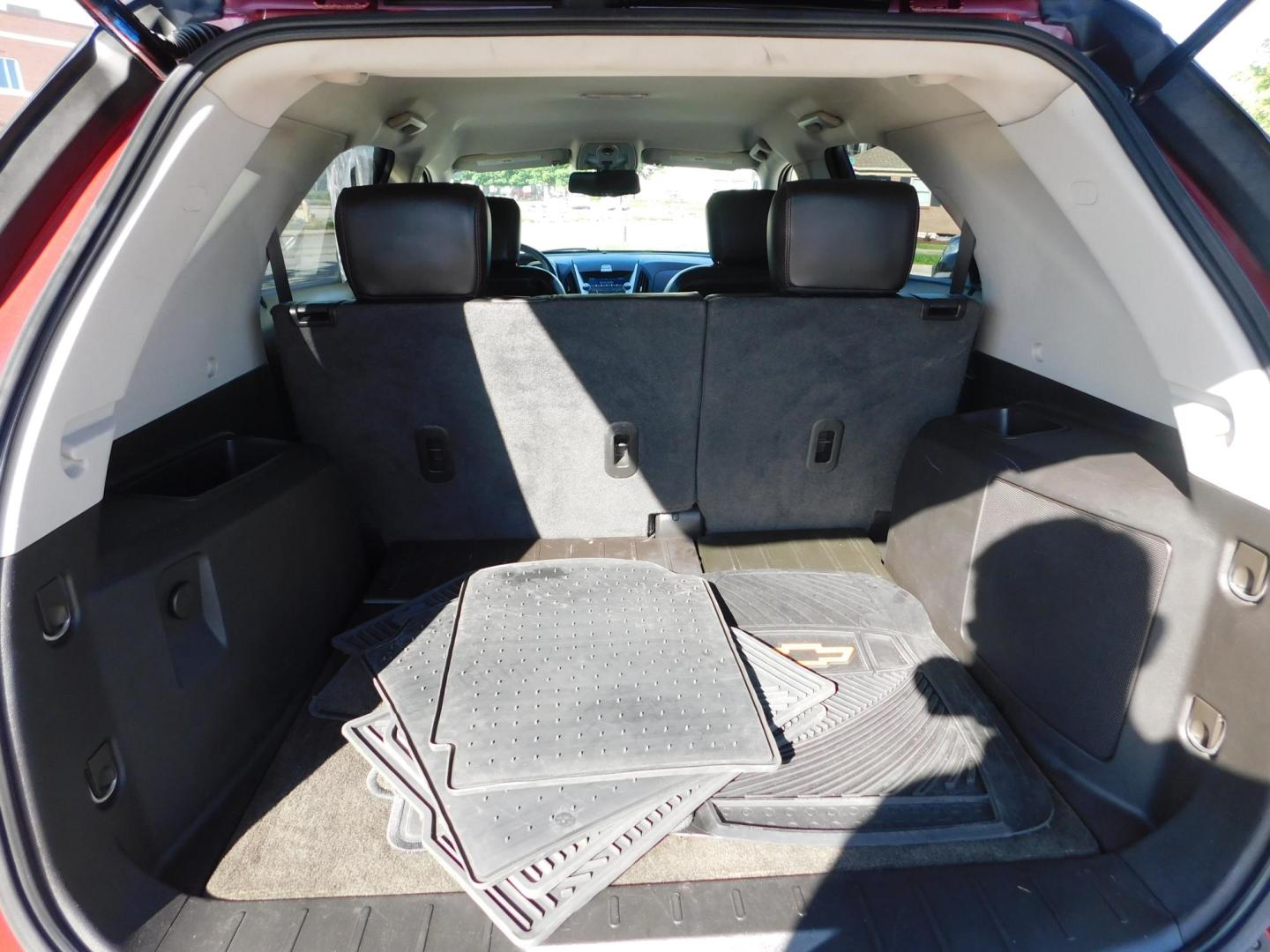 2011 RED Chevrolet Equinox 2LT AWD (2CNFLNE52B6) with an 3.0L V6 DOHC 24V engine, 6-Speed Automatic transmission, located at 2121 Burlington St, North Kansas City, MO, 64116, (816) 556-0707, 39.144707, -94.581978 - Photo#7