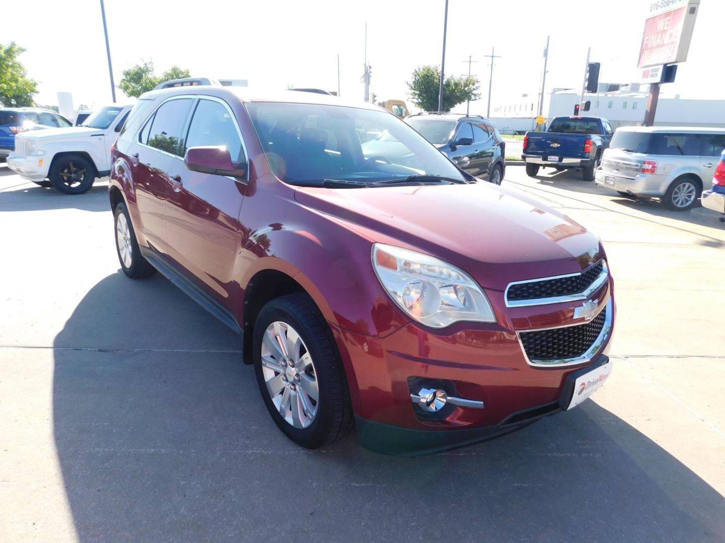 2011 RED Chevrolet Equinox 2LT AWD (2CNFLNE52B6) with an 3.0L V6 DOHC 24V engine, 6-Speed Automatic transmission, located at 2121 Burlington St, North Kansas City, MO, 64116, (816) 556-0707, 39.144707, -94.581978 - Photo#9