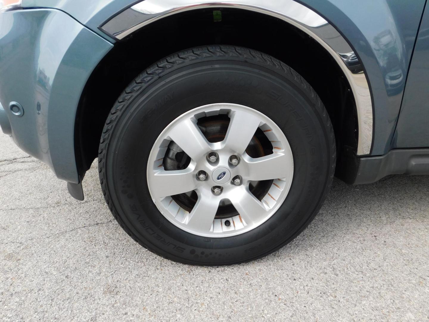 2010 BLUE Ford Escape Limited FWD (1FMCU0EG9AK) with an 3.0L V6 DOHC 24V engine, 6-Speed Automatic transmission, located at 2121 Burlington St, North Kansas City, MO, 64116, (816) 556-0707, 39.144707, -94.581978 - Photo#1
