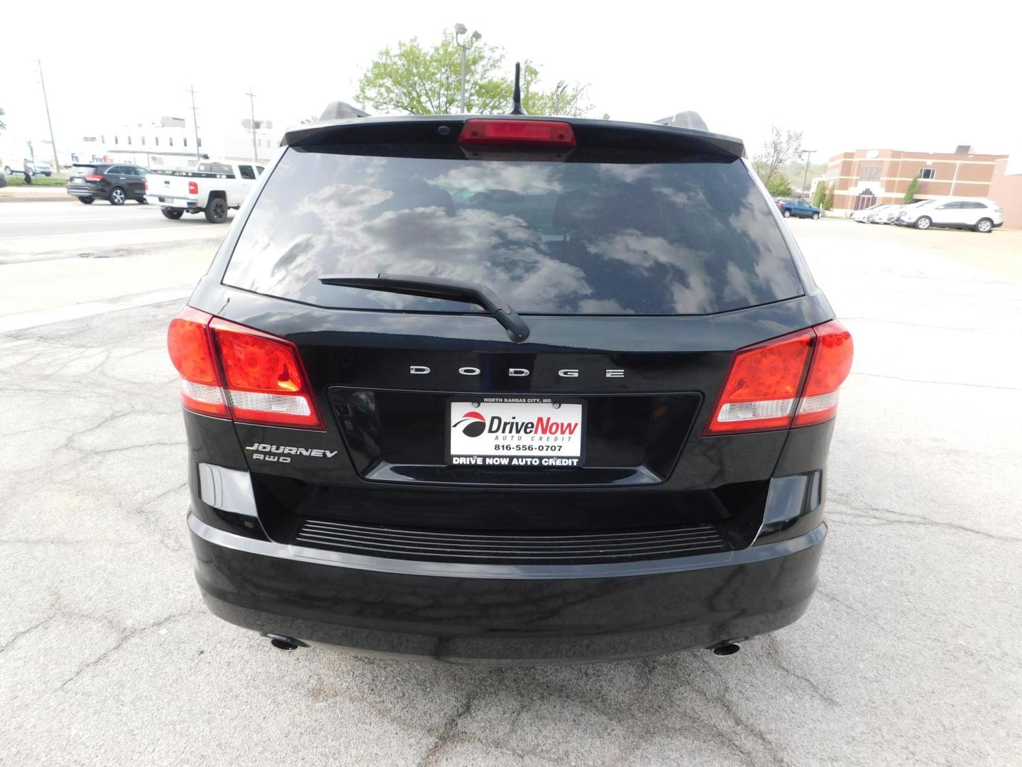2014 BLACK Dodge Journey SE AWD (3C4PDDAG7ET) with an 3.6L V6 DOHC 24V engine, 6-Speed Automatic transmission, located at 2121 Burlington St, North Kansas City, MO, 64116, (816) 556-0707, 39.144707, -94.581978 - Photo#8
