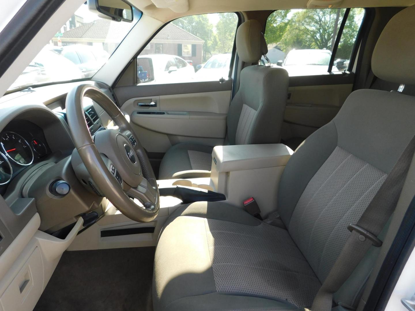 2012 WHITE Jeep Liberty Sport 4WD (1C4PJMAK1CW) with an 3.7L V6 SOHC 12V engine, 4-Speed Automatic transmission, located at 2121 Burlington St, North Kansas City, MO, 64116, (816) 556-0707, 39.144707, -94.581978 - Photo#2