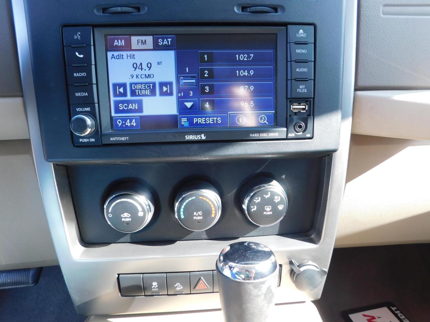 2012 WHITE Jeep Liberty Sport 4WD (1C4PJMAK1CW) with an 3.7L V6 SOHC 12V engine, 4-Speed Automatic transmission, located at 2121 Burlington St, North Kansas City, MO, 64116, (816) 556-0707, 39.144707, -94.581978 - Photo#3