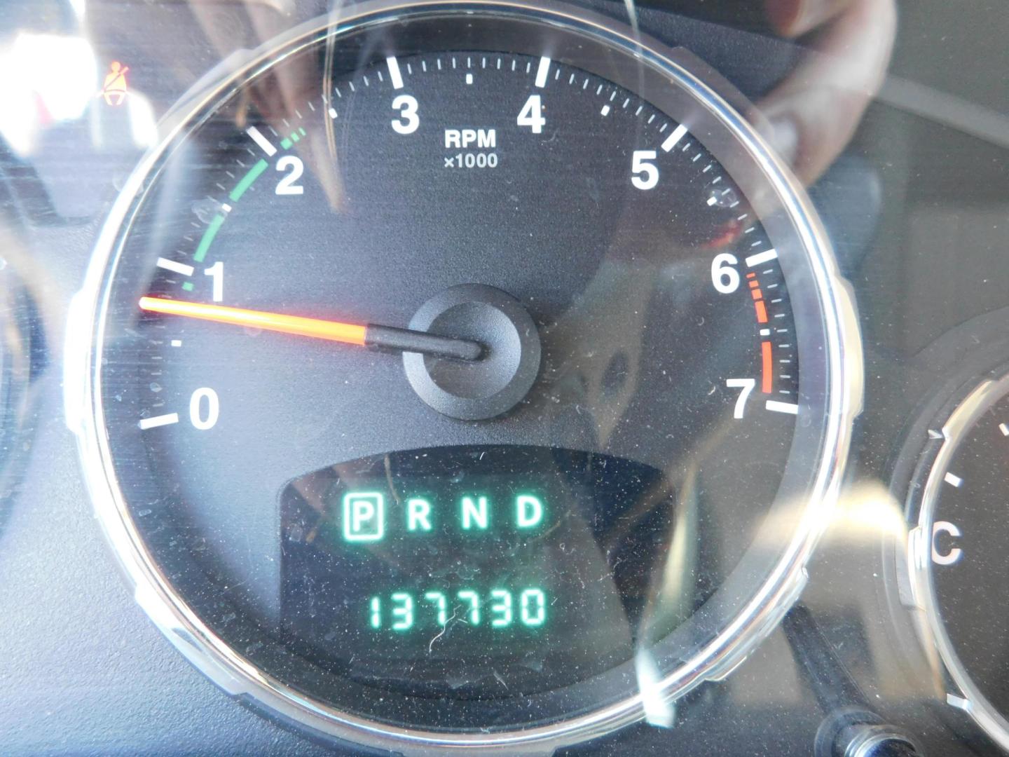 2012 WHITE Jeep Liberty Sport 4WD (1C4PJMAK1CW) with an 3.7L V6 SOHC 12V engine, 4-Speed Automatic transmission, located at 2121 Burlington St, North Kansas City, MO, 64116, (816) 556-0707, 39.144707, -94.581978 - Photo#4