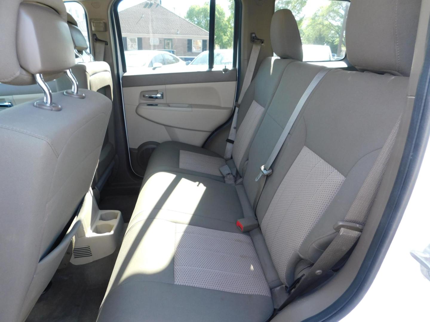 2012 WHITE Jeep Liberty Sport 4WD (1C4PJMAK1CW) with an 3.7L V6 SOHC 12V engine, 4-Speed Automatic transmission, located at 2121 Burlington St, North Kansas City, MO, 64116, (816) 556-0707, 39.144707, -94.581978 - Photo#5